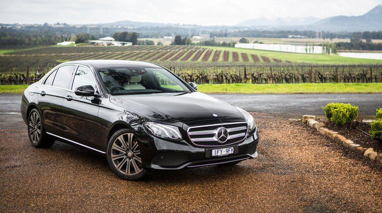 Wiper Rusak, Mercy Tarik E-Class di Australia Wiper Rusak, Mercy Tarik E-Class di Australia