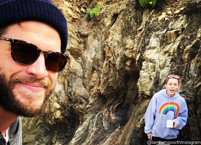Liam Hemsworth dan Miley Cyrus Segera Menikah Liam Hemsworth dan Miley Cyrus Segera Menikah