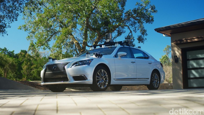 Toyota Perlihatkan Mobil Tanpa Sopir Pertama Toyota Perlihatkan Mobil Tanpa Sopir Pertama