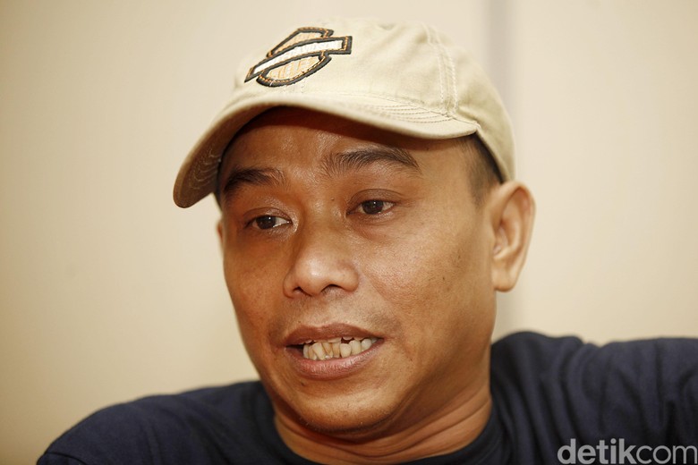 Pidi Baiq Tulis Novel Cerita tentang Ibunda Dilan Pidi Baiq Tulis Novel Cerita tentang Ibunda Dilan