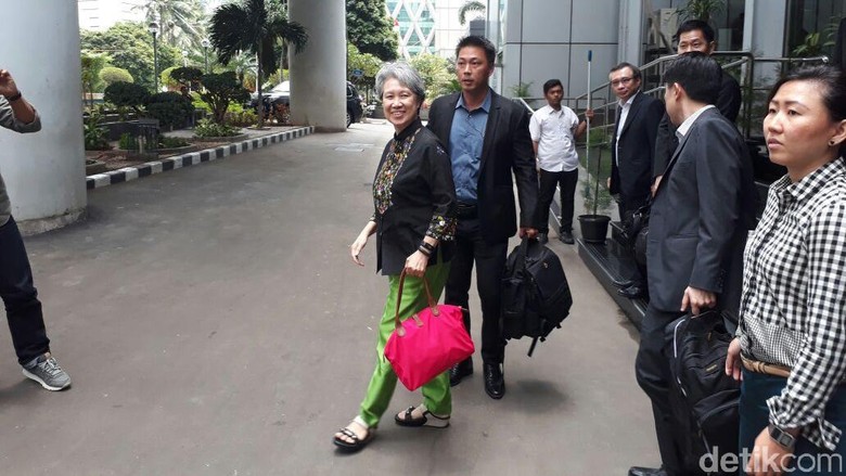 Gaya Sederhana Bos Temasek di Kantor Luhut Gaya Sederhana Bos Temasek di Kantor Luhut