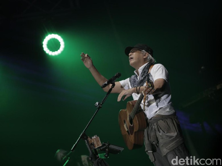 Iwan Fals, Sang Legenda yang Penuh Tenaga di BNI Java Jazz 2017 Iwan Fals, Sang Legenda yang Penuh Tenaga di BNI Java Jazz 2017
