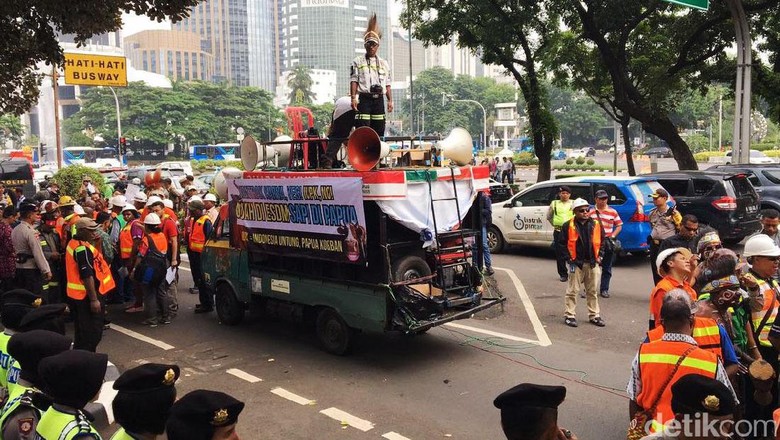 Bank Mandiri Setop Kredit Baru ke Pegawai Freeport Bank Mandiri Setop Kredit Baru ke Pegawai Freeport