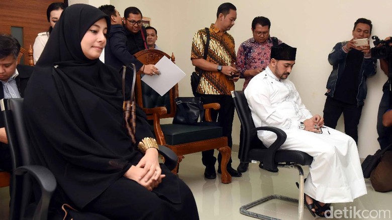 Soal Poligami Ustad Al Habsyi, Laudya Cynthia Bella Bicara Isu Batal Nikah Soal Poligami Ustad Al Habsyi, Laudya Cynthia Bella Bicara Isu Batal Nikah