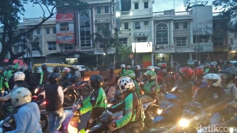 Tarif Taksi Online Diatur Pemda, Ojek Online Bagaimana? Tarif Taksi Online Diatur Pemda, Ojek Online Bagaimana?