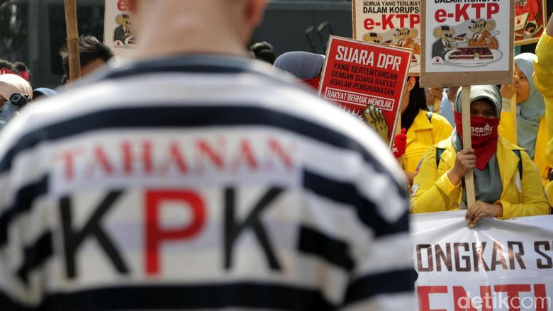 Pemerintah Ngutang Triliunan untuk APBN Malah Dikorupsi Pemerintah Ngutang Triliunan untuk APBN Malah Dikorupsi