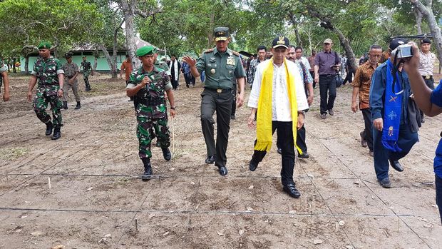 'Menambang' Emas Hijau dan Emas Biru di Maluku