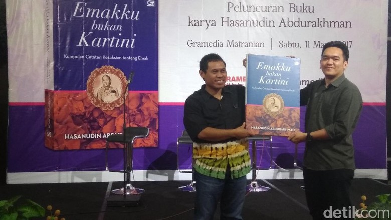 Kolomnis Kang Hasan Luncurkan Buku Berjudul Emakku bukan Kartini Kolomnis Kang Hasan Luncurkan Buku Berjudul Emakku bukan Kartini