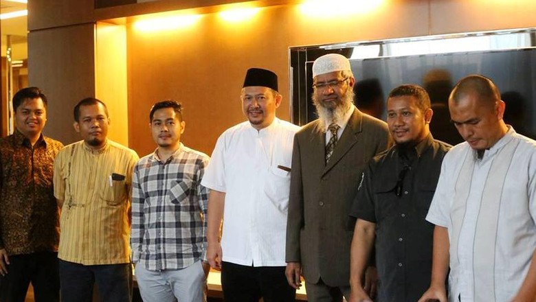 Zakir Naik Akan Safari Dakwah Selama 10 Hari di 6 Kota di Indonesia Zakir Naik Akan Safari Dakwah Selama 10 Hari di 6 Kota di Indonesia