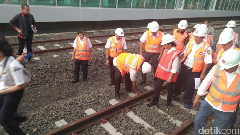 Kereta Bandara Pakai Gerbong Made in Madiun Kereta Bandara Pakai Gerbong Made in Madiun