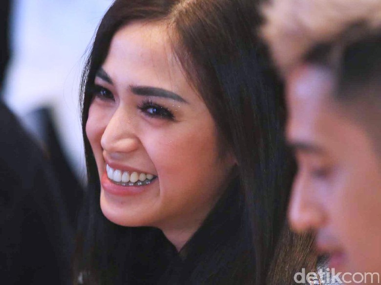 Jedar Soal Perselingkuhan: Kalau Nggak Ada Apa-apa Diumumkan Biar Nggak Fitnah! Jedar Soal Perselingkuhan: Kalau Nggak Ada Apa-apa Diumumkan Biar Nggak Fitnah!
