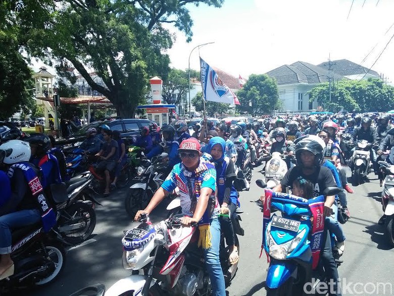 Polisi Larang Aremania Datang ke Bandung Polisi Larang Aremania Datang ke Bandung