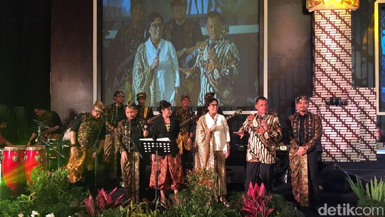 Aksi Sri Mulyani Duet dengan Panglima TNI Nyanyikan Lagu Diana Ross Aksi Sri Mulyani Duet dengan Panglima TNI Nyanyikan Lagu Diana Ross