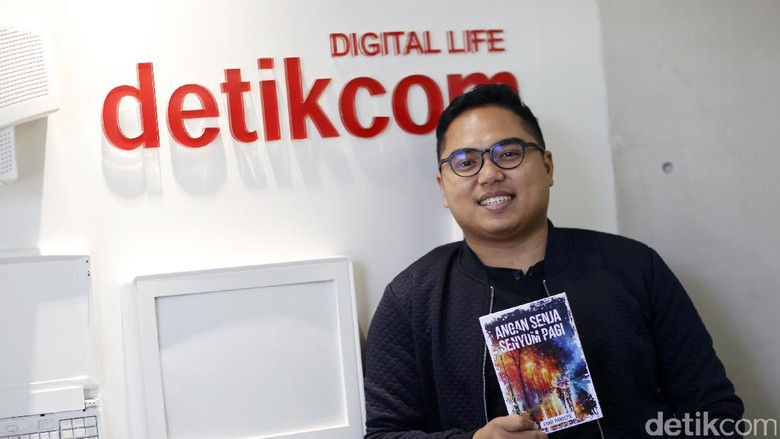 Fahd Pahdepie Bicara Soal Novel Baru Angan Senja Senyum Pagi Fahd Pahdepie Bicara Soal Novel Baru Angan Senja Senyum Pagi
