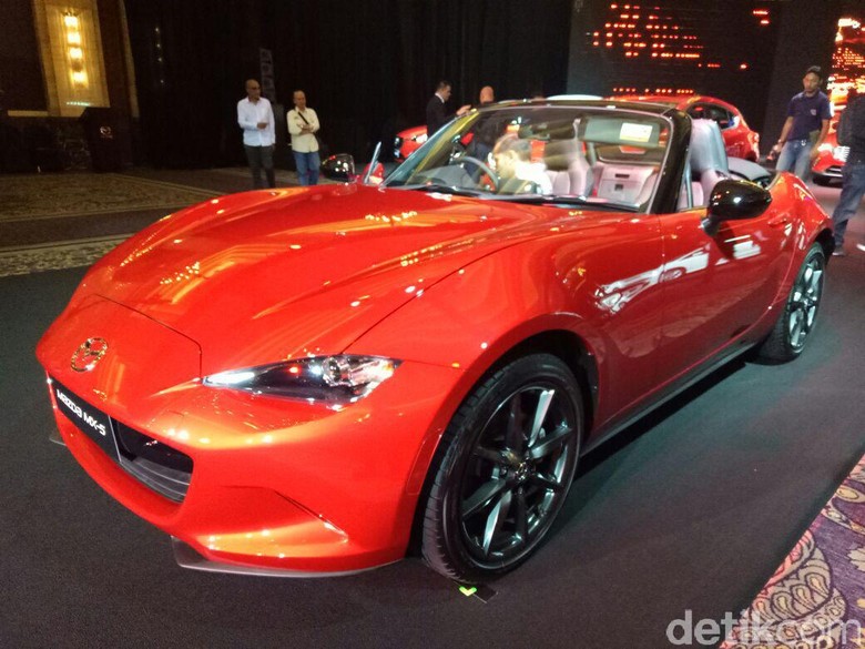 Mobil Roadster Atap Terbuka Mazda MX-5 Segera Meluncur Mobil Roadster Atap Terbuka Mazda MX-5 Segera Meluncur