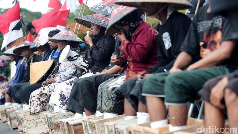 Istana Imbau Aksi Semen Kaki Petani Kendeng Dihentikan Istana Imbau Aksi Semen Kaki Petani Kendeng Dihentikan