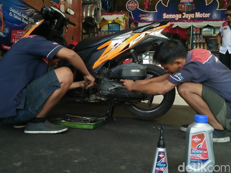 Skutik Lebih Jarang Ganti Oli Ketimbang Motor Jenis Lain Skutik Lebih Jarang Ganti Oli Ketimbang Motor Jenis Lain