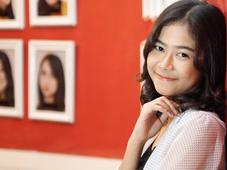 Fia JKT48, Jaim atau Memang Pendiam? Fia JKT48, Jaim atau Memang Pendiam?
