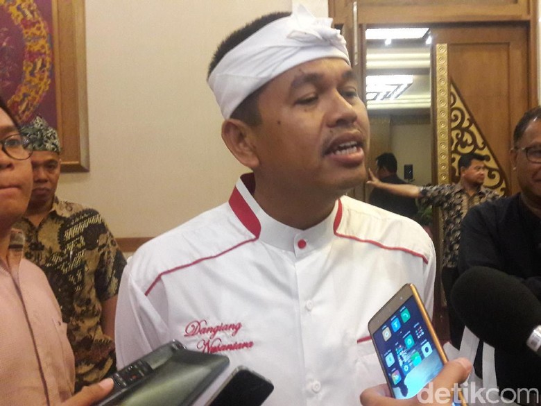 Dedi Mulyadi Jadi Irit Bicara Ditanya Pilgub, Ada Apa? Dedi Mulyadi Jadi Irit Bicara Ditanya Pilgub, Ada Apa?