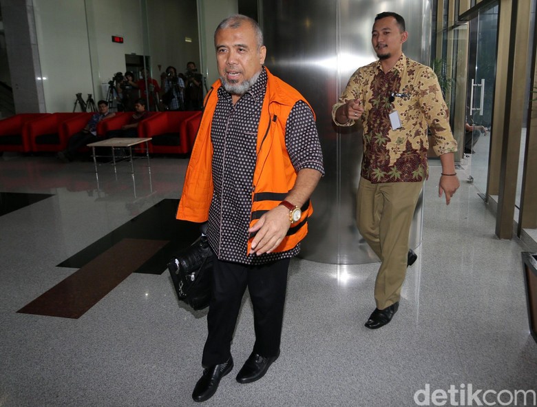 Patrialis Akbar Didakwa Pakai Uang Suap untuk Umrah dan Main Golf Patrialis Akbar Didakwa Pakai Uang Suap untuk Umrah dan Main Golf