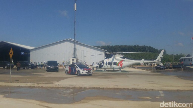 Rini ke Pabrik Semen Rembang Pakai Helikopter Rini ke Pabrik Semen Rembang Pakai Helikopter