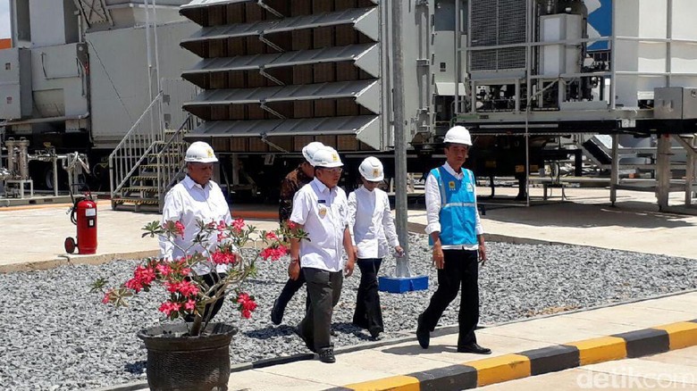 Panas Terik, Jokowi Cek Pembangkit Listrik 100 MW di Kalbar Panas Terik, Jokowi Cek Pembangkit Listrik 100 MW di Kalbar