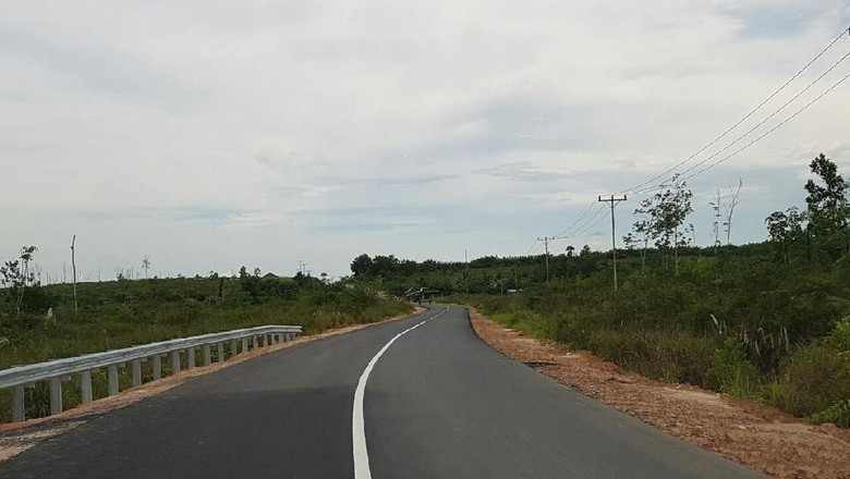Butuh Rp 1 Triliun Perlebar Jalan Akses ke 3 Pos Perbatasan Kalimantan Butuh Rp 1 Triliun Perlebar Jalan Akses ke 3 Pos Perbatasan Kalimantan