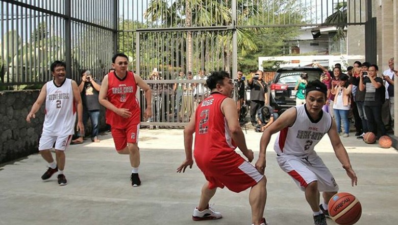 Serunya Tanding Basket Ahok Vs Djarot Serunya Tanding Basket Ahok Vs Djarot
