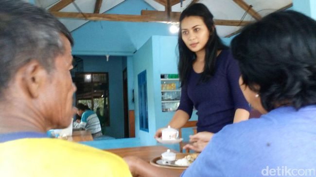 Kenalkan, Ini Ita si Cantik Pelayan Warung di Nganjuk