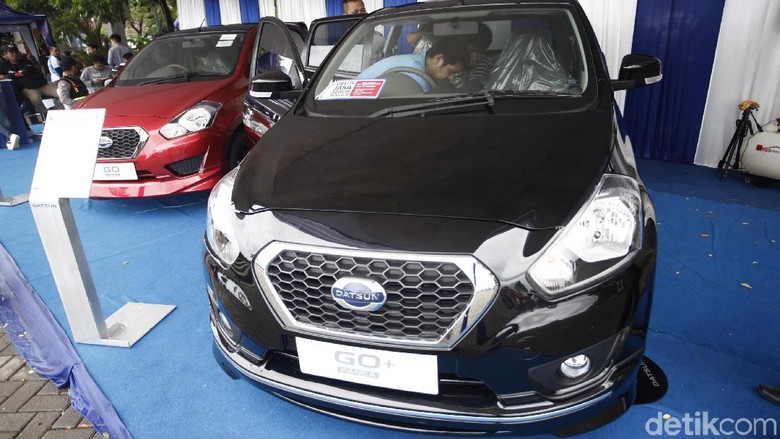 Serunya Karnaval Datsun di Pantai Losari Serunya Karnaval Datsun di Pantai Losari