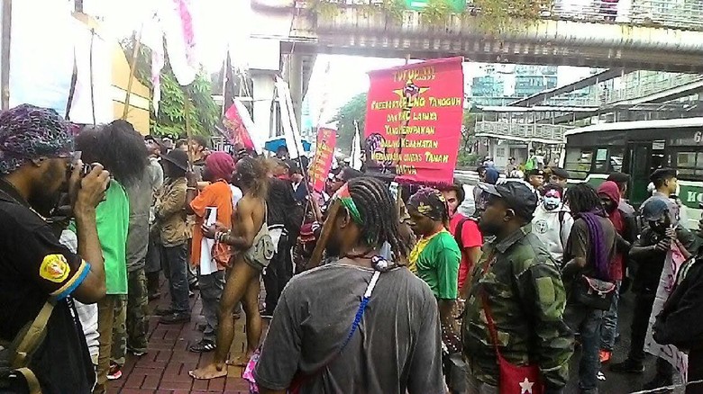Tak Ditemui Perwakilan Freeport, Demonstran Bubarkan Diri Tak Ditemui Perwakilan Freeport, Demonstran Bubarkan Diri