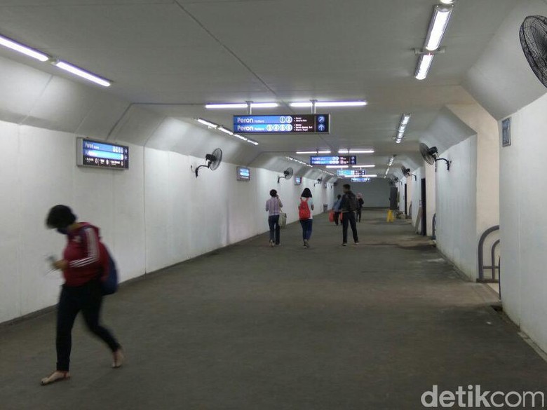 Melihat Underpass Stasiun Manggarai yang Ramai Jadi Perbincangan Melihat Underpass Stasiun Manggarai yang Ramai Jadi Perbincangan