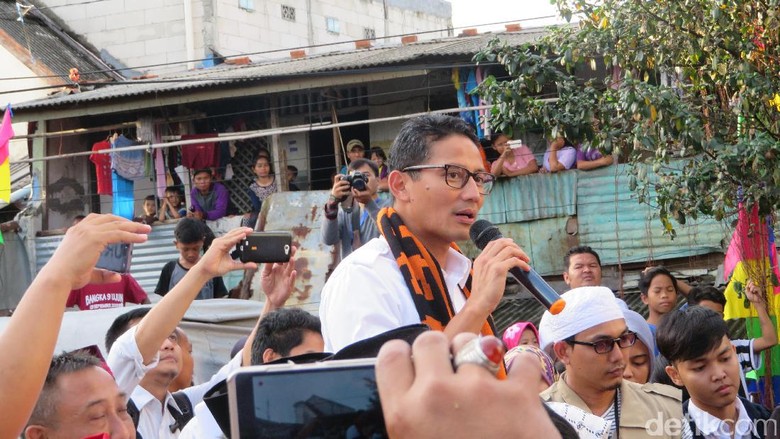 Sandiaga Janji Bajaj Gabung ke OK Otrip, Sopir Digaji Sesuai UMP Sandiaga Janji Bajaj Gabung ke OK Otrip, Sopir Digaji Sesuai UMP