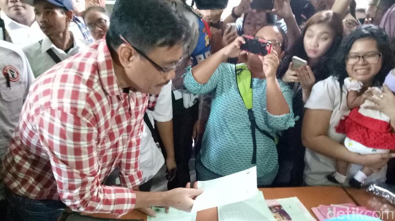 Tinjau Posyandu di Jakbar, Djarot Minta Warga Dilayani dengan Hati Tinjau Posyandu di Jakbar, Djarot Minta Warga Dilayani dengan Hati