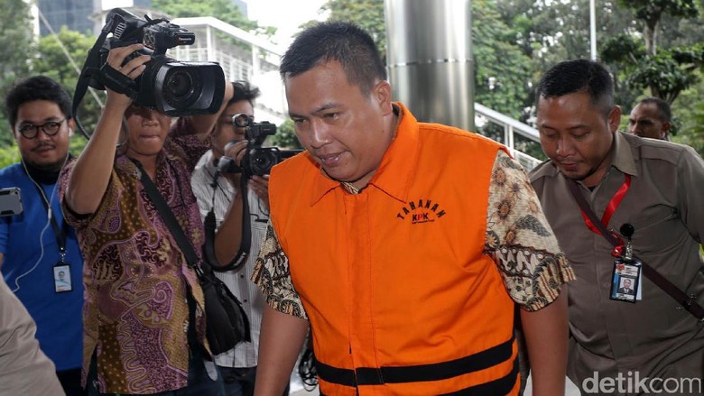 Kasus Korupsi Alkes, Marisi Matondang Dituntut 4 Tahun Bui Kasus Korupsi Alkes, Marisi Matondang Dituntut 4 Tahun Bui