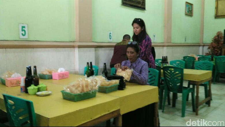 Makan Bakso di Kolaka, Susi Borong 20 Mangkok Makan Bakso di Kolaka, Susi Borong 20 Mangkok