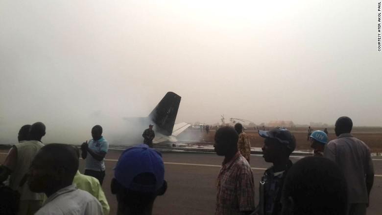 Pesawat Tabrak Truk Pemadam di Bandara Sudan Selatan, Lalu Meledak Pesawat Tabrak Truk Pemadam di Bandara Sudan Selatan, Lalu Meledak