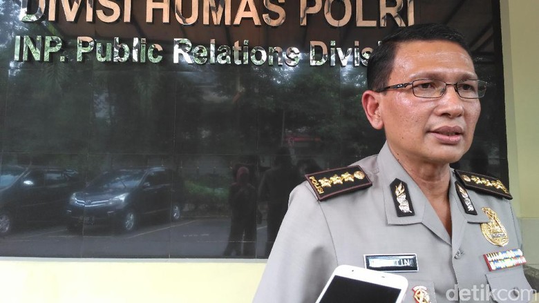 Polisi: Anggota Didorong dan Ditampar Saat Tangkap Axel Thomas Polisi: Anggota Didorong dan Ditampar Saat Tangkap Axel Thomas
