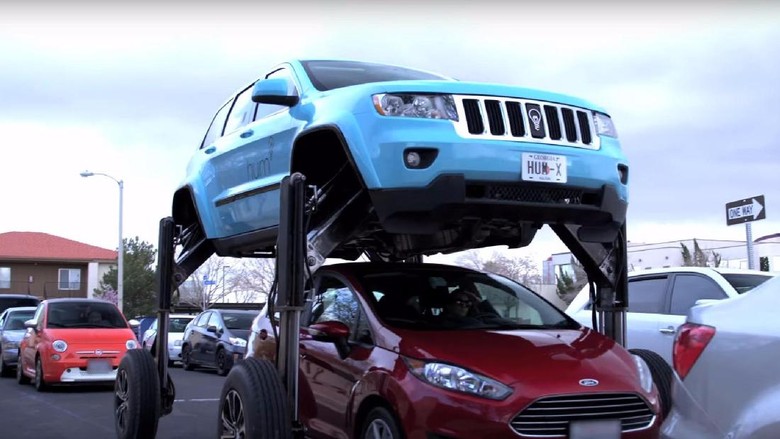 Keren, Jeep Modifikasi Ini Bisa Kangkangi Mobil Lain Keren, Jeep Modifikasi Ini Bisa Kangkangi Mobil Lain