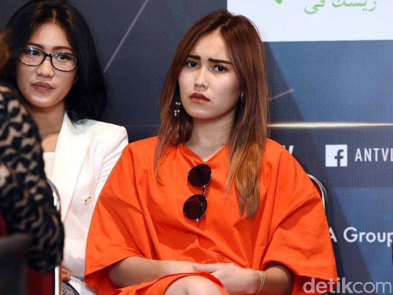 Enji Sulit Bertemu Anak, KPAI Nilai Ayu Ting Ting Beri Hambatan Enji Sulit Bertemu Anak, KPAI Nilai Ayu Ting Ting Beri Hambatan