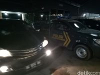 Perusakan Mobil Taksi Online Di Bandara SMB II Palembang