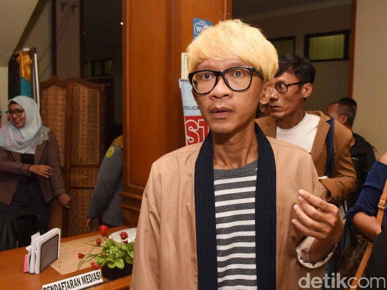 Aming Serahkan Foto Percekcokan, Evelyn akan Balas dengan Foto Mesra Aming Serahkan Foto Percekcokan, Evelyn akan Balas dengan Foto Mesra