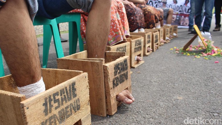 Aksi Solidaritas, 5 Simpatisan Cor Kaki di Palembang Aksi Solidaritas, 5 Simpatisan Cor Kaki di Palembang