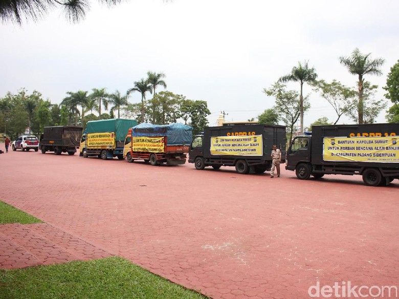 Polda Sumut Kirim Mi hingga Sarung ke Korban Banjir 