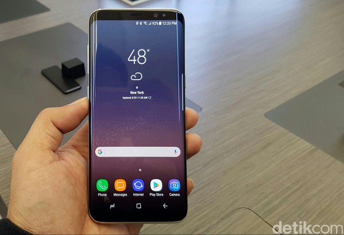 Samsung Galaxy S8 (Foto: Fino Yurio Kristo/detikINET) Samsung Galaxy S8 (Foto: Fino Yurio Kristo/detikINET)