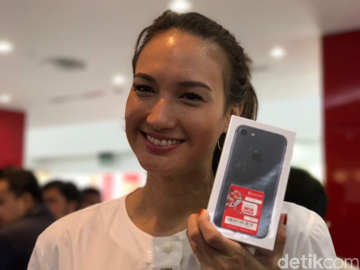 Deretan Selebriti Rupawan Pemburu iPhone 7