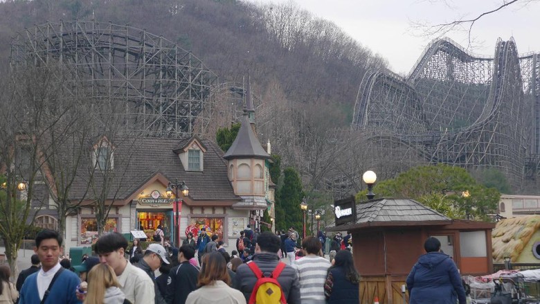 Foto: Roller coaster T Express di Everland, Korea Selatan (Kurnia/detikTravel) Foto: Roller coaster T Express di Everland, Korea Selatan (Kurnia/detikTravel)