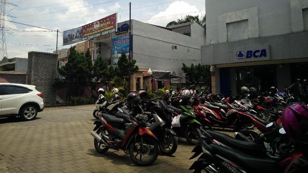 Mengintip Rumah Penjaga Loket di Bekasi Penarik Pungli Rp 