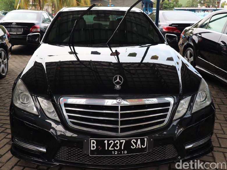 Impresi Singkat Menjadi Penumpang di Mercy Bekas Raja Salman Impresi Singkat Menjadi Penumpang di Mercy Bekas Raja Salman