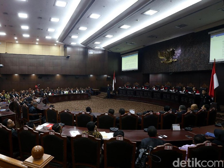 DPR Tak Pernah Hadir di Sidang Kolom Agama, Tim: Kami Kecewa